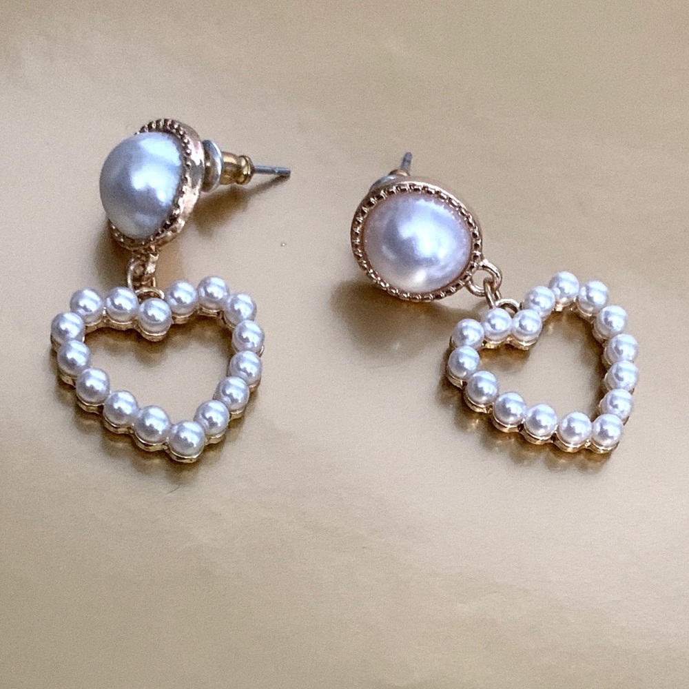 NEW Heart Shape Drop Earrings Faux Pearls NEW NWT